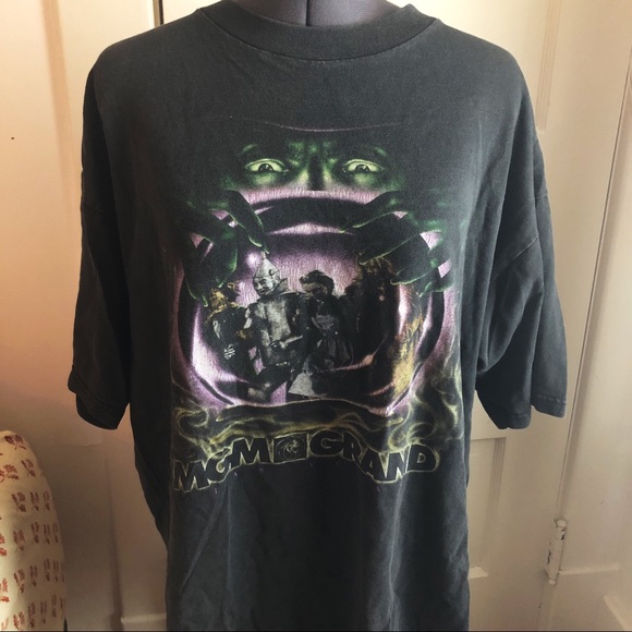 Vintage Tops - Vintage wizard of oz mgm t shirt